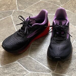 *LIKE NEW* Brooks Hyperion Max